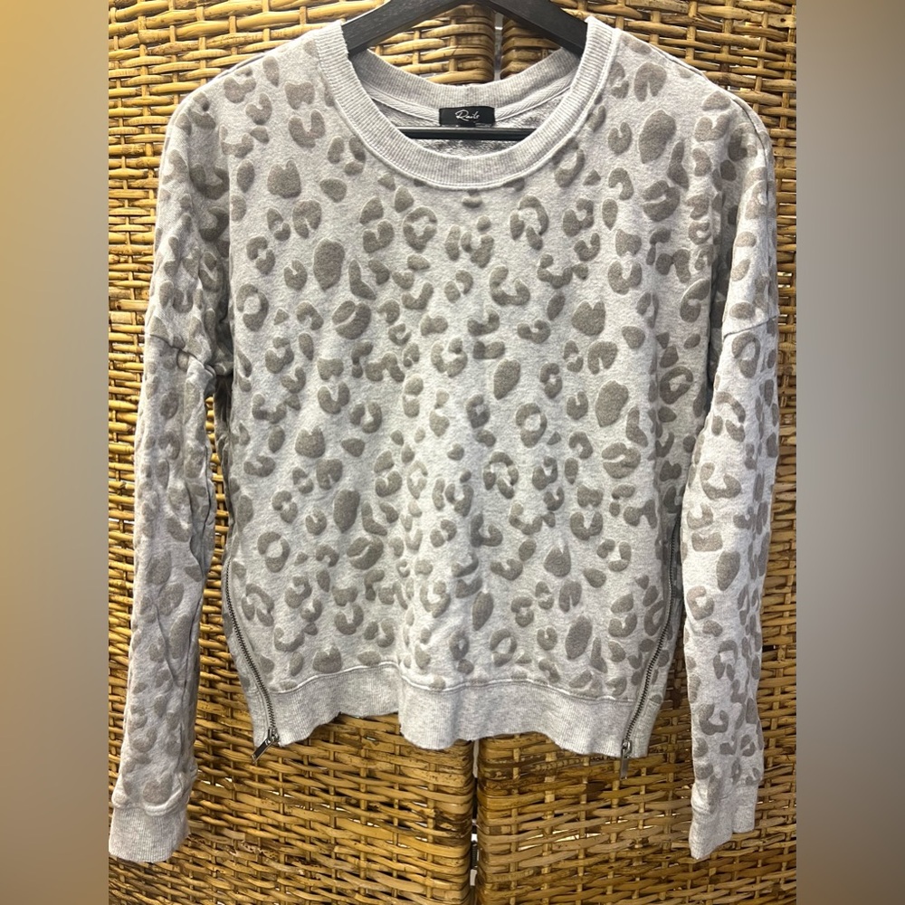 Rails- Marlo- Grey Leopard Side Zipper, Small Shirt, Flocked Heather